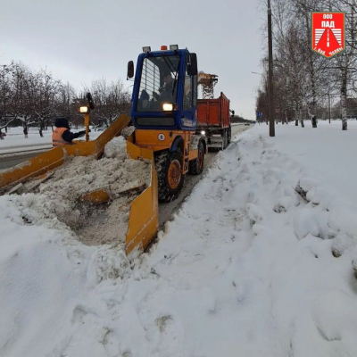 19 тысяч кубометров снега за три дня: в Челнах дорожники работают круглосуточно