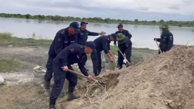 В Восточном Казахстане укрепляют защиту от паводков