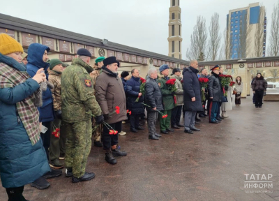 Казанның Җиңү паркындагы Мәңгелек утка чәчәкләр салдылар