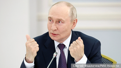 Путин призвал адаптировать общественный транспорт под нужды многодетных семей
