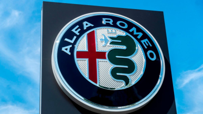 Почему эмблемой Alfa Romeo стал змей, пожирающий младенца