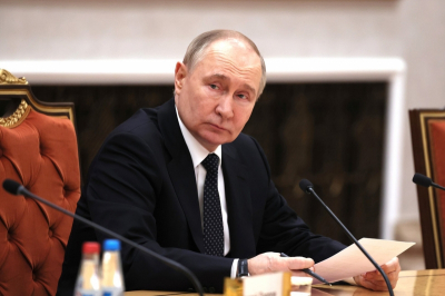 Путин необычно себя повел в кабине SJ-100: Запад поплатился за шутки над самолетами РФ