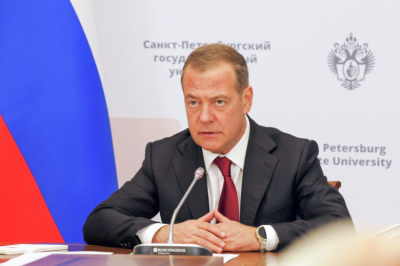 Ответ Медведева премьеру Японии вызвал бурную реакцию в соцсетях