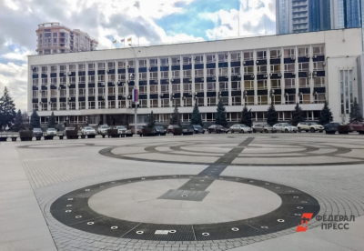 Скользящими шажками на слегка согнутых ногах: чиновники Краснодара отреагировали на гололед