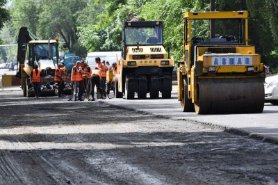 В Алматы продолжается замена асфальта на улицах с хорошим покрытием