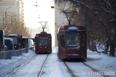 В Казани на Сибирском тракте встали трамваи из-за грузовика, застрявшего на путях