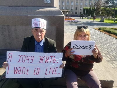 Бессрочную голодовку на центральной площади объявили двое жителей Уральска