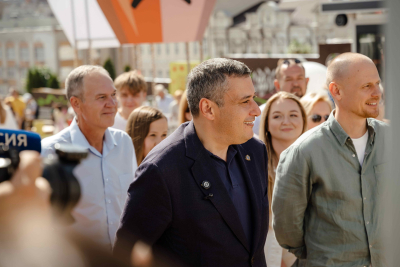 Губернатор Хинштейн завершил лечение после ДТП и перешел к реабилитации