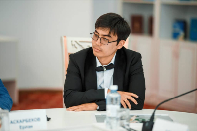 Писатель из Актобе рассказал, куда потратит пожизненную премию 