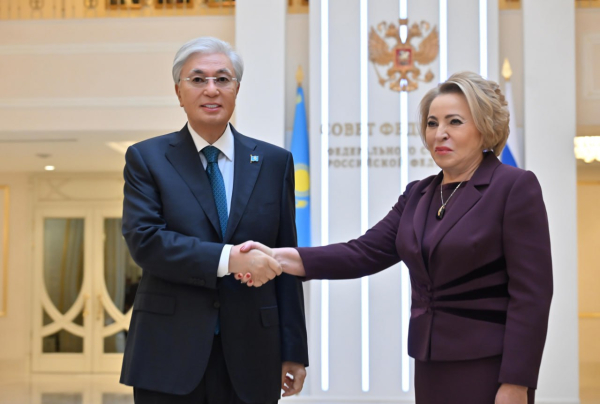 Глава государства провел встречу с главой Совета Федерации России