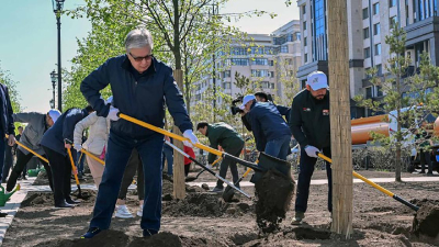 Со скидкой – 26 590 тенге: казахстанцы заинтересовались кроссовками Токаева