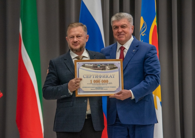 Директор 26-й гимназии Андрей Сальников получил награду Минобороны