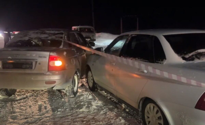 На видео показали последствия ДТП с тремя машинами в Уральске, где погиб человек