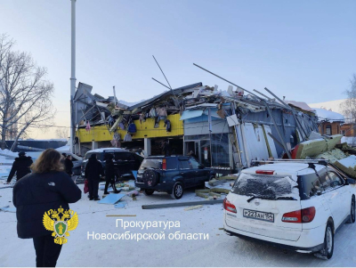 В&nbsp;Новосибирске обрушилась крыша торгового центра &ndash; есть пострадавшие (видео)