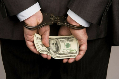 Уволить всех коррумпированных судей пообещал президент Кыргызстана