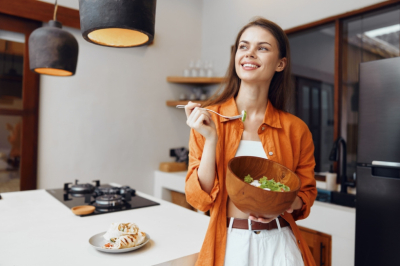 Простой и вкусный диетический салат на ужин: 10 быстрых рецептов