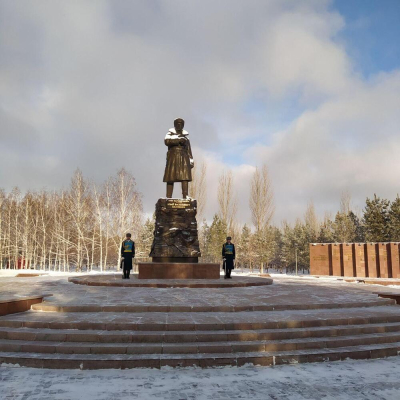 В Астане состоялась церемония возложения венков к памятнику генералу Панфилову и 28 гвардейцам-панфиловцам