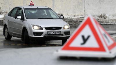 В автошколах с марта увеличат часы вождения и добавят дистанционку