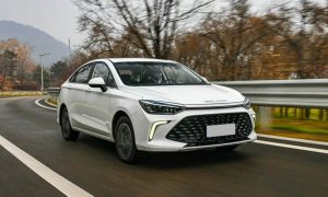 Китайские власти вмешались в ценовую войну автопроизводителей из-за падения прибыльности отрасли