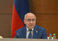 Рустам Минниханов поздравил семью участника СВО, победившую во всероссийском конкурсе