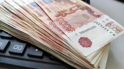 В банках стало меньше наличных на 2 трлн рублей