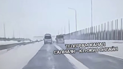 На трассе под Казанью у школьного автобуса на ходу отлетели колеса - видео 15/02/2026 – Новости