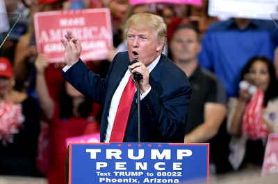 Трамп опроверг остановку переговоров с Тегераном