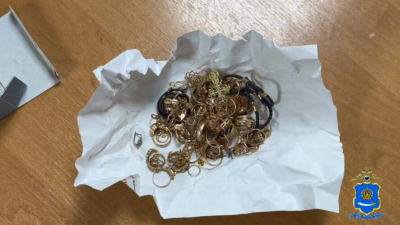 Девочка принесла на кладбище золото матери, чтобы отдать мошенникам 05/02/2026 – Новости