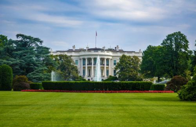 Белый дом рассчитывает, что сделка между США и Ираном будет объявлена в воскресенье, пишет Axios