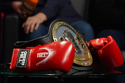 Чимаев впервые в своей карьере потерпел поражение и утратил титул чемпиона UFC