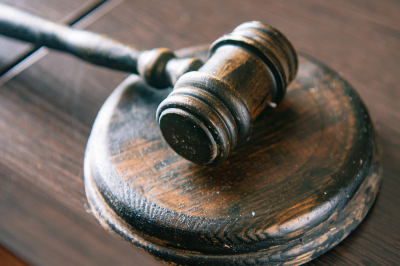 КС РФ запретил одновременно применять повышенную налоговую ставку и коэффициенты для участков под ИЖС