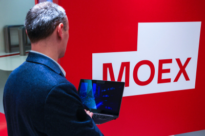 Индекс гособлигаций Мосбиржи впервые за год опустился ниже 112 пунктов