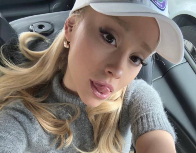 TMZ: Ариана Гранде и Итан Слейтер расстались после трех лет отношений